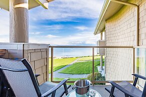Coastal Chic Beach Condo by Avantstay Balcony