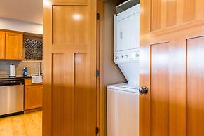 Coastal Chic Beach Condo by Avantstay Balcony