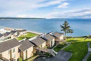 Coastal Chic Beach Condo by Avantstay Balcony
