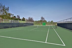 Coastal Chic Beach Condo by Avantstay Balcony