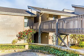 Coastal Chic Beach Condo by Avantstay Balcony