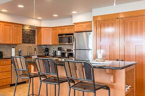 Coastal Chic Beach Condo by Avantstay Balcony