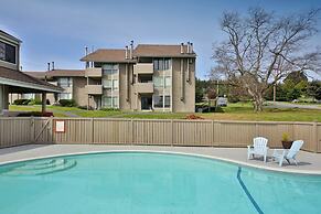 Coastal Chic Beach Condo by Avantstay Balcony