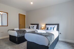 Field View 5-bed House - Free Parking