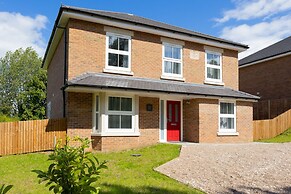 Field View 5-bed House - Free Parking