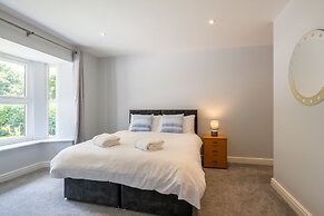 Field View 5-bed House - Free Parking