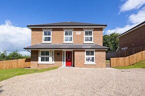 Field View 5-bed House - Free Parking