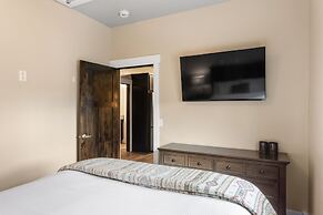 The Yellowstone Hideaway Unit C