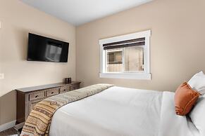 The Yellowstone Hideaway Unit C