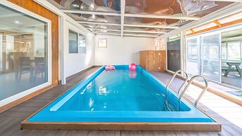 Gyepngju Camino Pool Villa