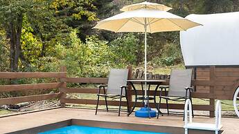 Gapyeong Dalmeong Pool Villa Glamping