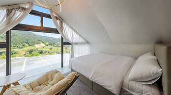 Gapyeong Dalmeong Pool Villa Glamping