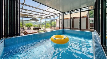 Gapyeong Dalmeong Pool Villa Glamping