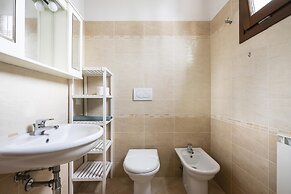 Berni in Florence With 1 Bedrooms and 1 Bathrooms