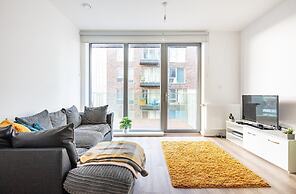 Impeccable 2-bed Apartment in Wembley