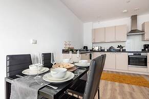 Impeccable 2-bed Apartment in Wembley