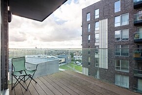 Impeccable 2-bed Apartment in Wembley