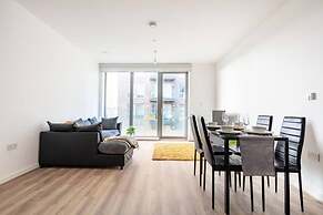 Impeccable 2-bed Apartment in Wembley