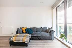 Impeccable 2-bed Apartment in Wembley