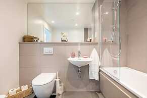 Impeccable 2-bed Apartment in Wembley