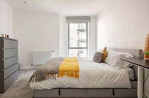 Impeccable 2-bed Apartment in Wembley