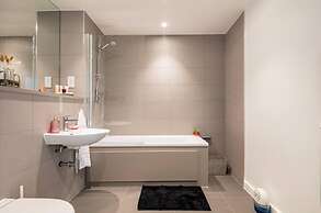 Impeccable 2-bed Apartment in Wembley