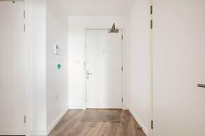 Impeccable 2-bed Apartment in Wembley