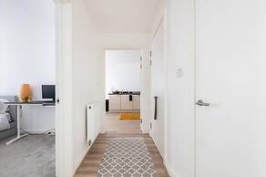 Impeccable 2-bed Apartment in Wembley