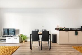 Impeccable 2-bed Apartment in Wembley