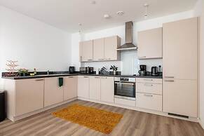 Impeccable 2-bed Apartment in Wembley