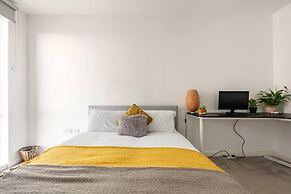 Impeccable 2-bed Apartment in Wembley