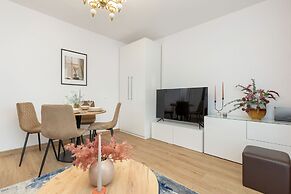 Central Warsaw Apartment by Renters