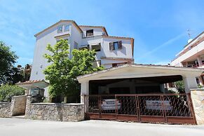 Apartments and Rooms Dino