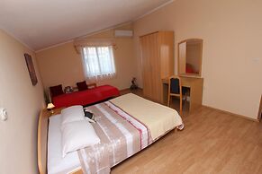 Apartments and Rooms Dino