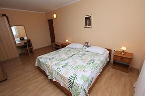 Apartments and Rooms Dino