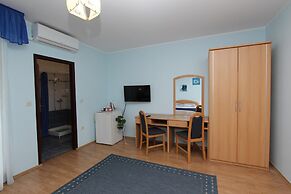 Apartments and Rooms Dino