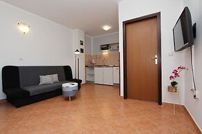 Apartments and Rooms Dino