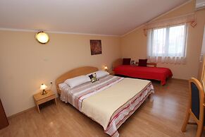 Apartments and Rooms Dino