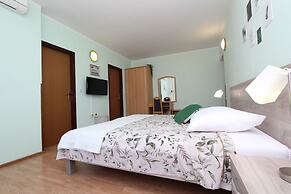 Apartments and Rooms Dino