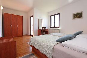 Apartments and Rooms Dino