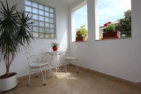 Apartments and Rooms Dino