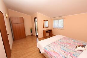 Apartments and Rooms Dino