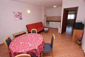 Apartments and Rooms Dino