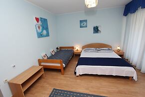 Apartments and Rooms Dino