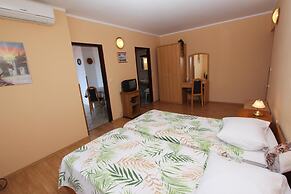 Apartments and Rooms Dino