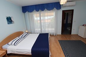 Apartments and Rooms Dino