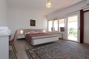 Apartments and Rooms Dino