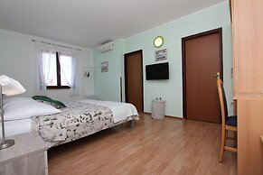 Apartments and Rooms Dino