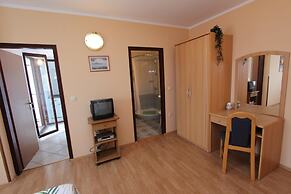 Apartments and Rooms Dino