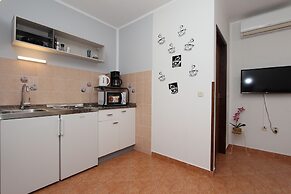 Apartments and Rooms Dino